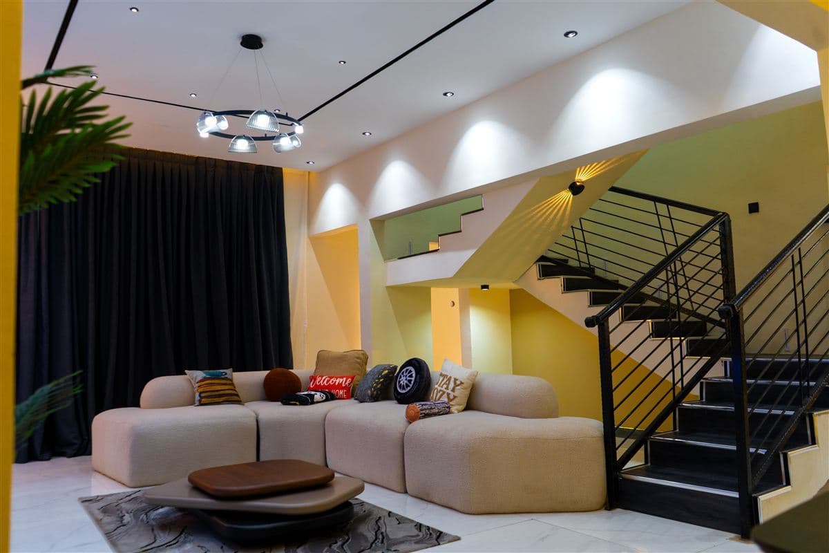 Elite Hub duplex lounge